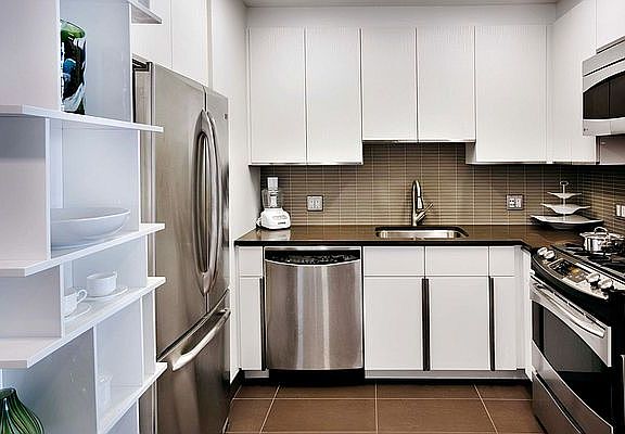 5th image of 200 W 67th St APT 29E