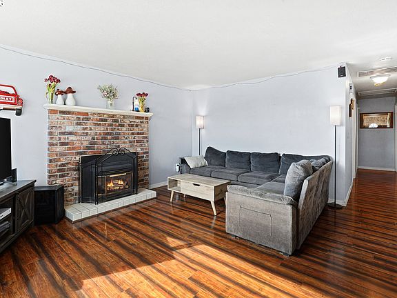 4th image of 1070 SW 10th Pl