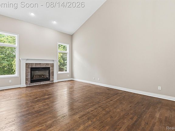 3rd image of 3326 Shorewood Ave