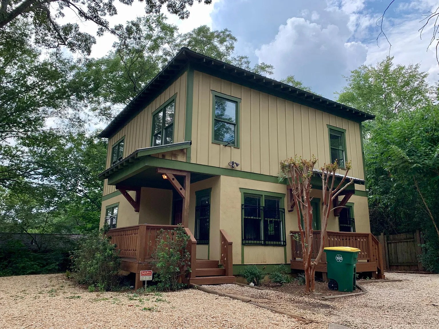 4 bed, 1632 sqft, $4,200 — Photo 1