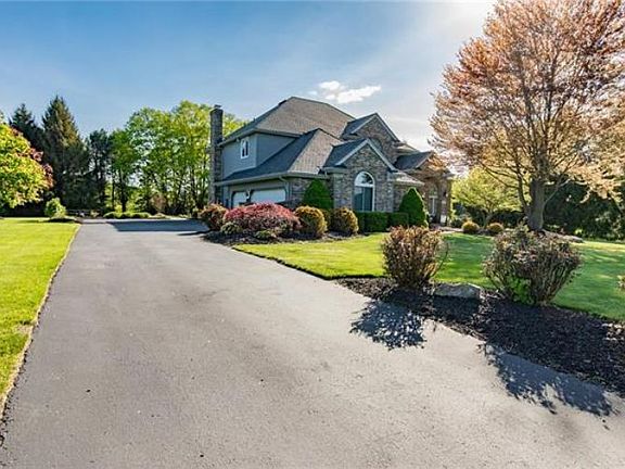 3rd image of 4488 Linda Ln