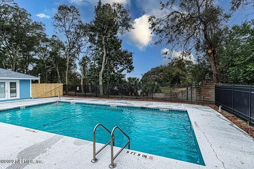 2 bed, 800 sqft, $1,400 — Photo 3
