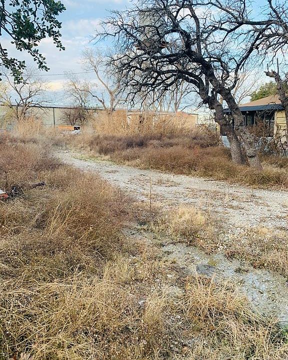 2nd image of 9475 Live Oak Ln