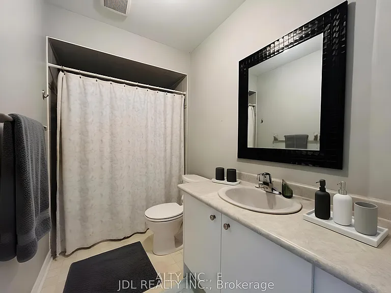 45 Laurelbank Cres #UPPER — Photo 14