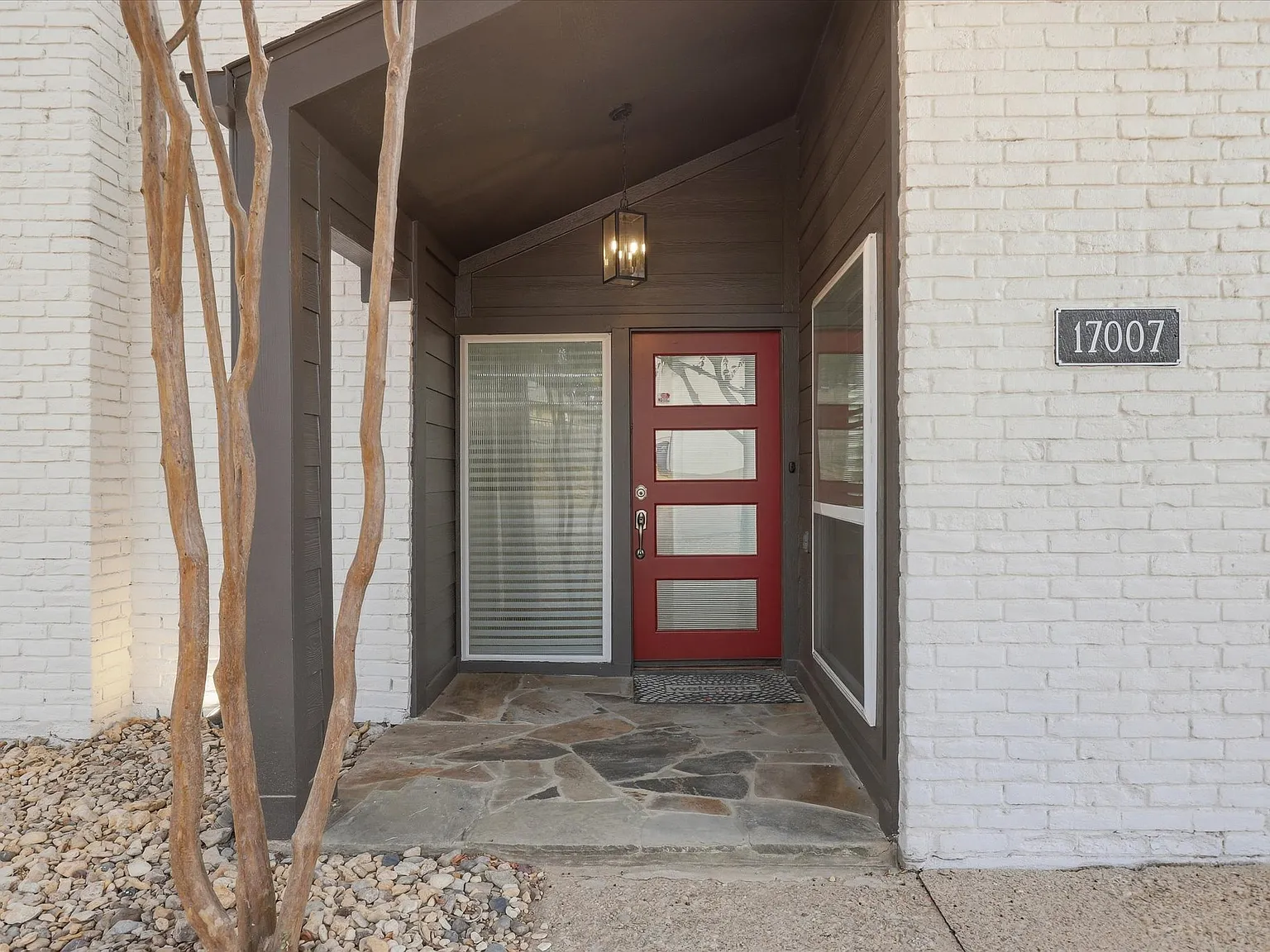 3 bed, 2312 sqft, $3,800 — Photo 3