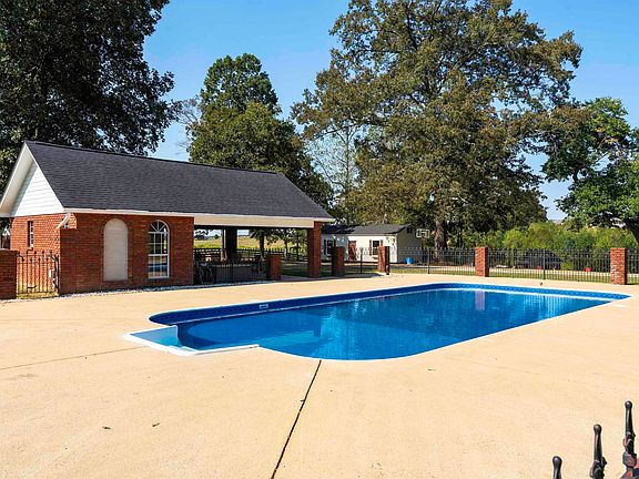 3rd image of 65 River Heights Dr