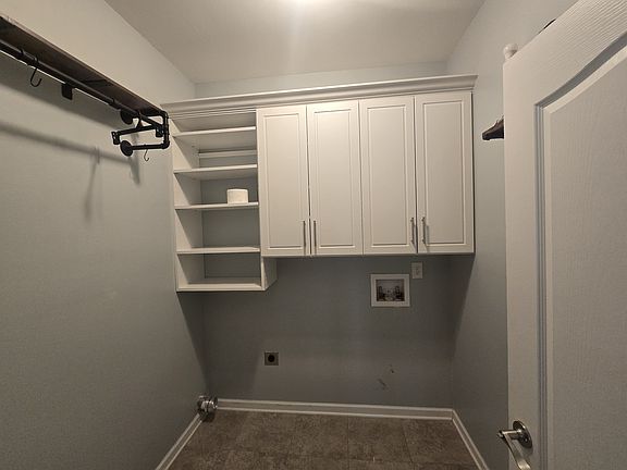 2nd image of 173 Blackpool Dr