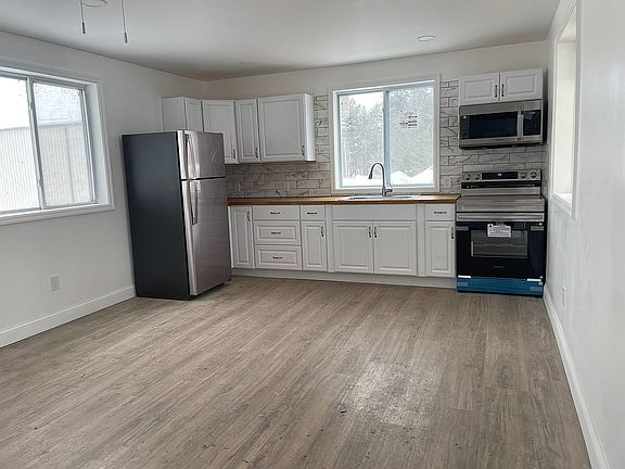 3rd image of 12 Gandy Ln