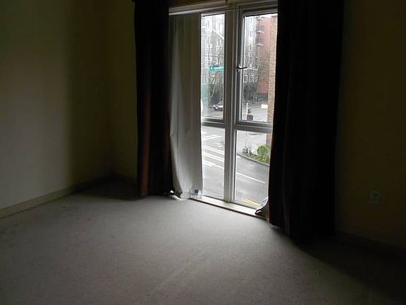 3rd image of 103 Bellevue Ave E APT 208