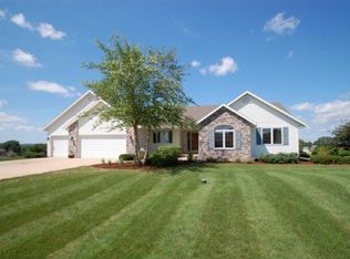 2948 Nessie Ln, Sun Prairie, WI 53590