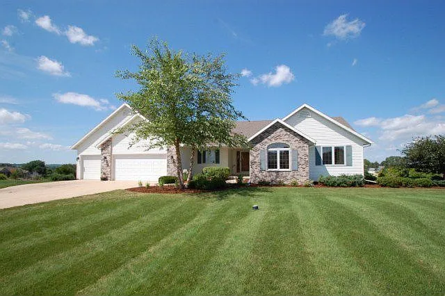 2948 Nessie Ln photo 1