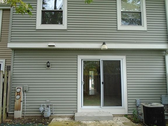 3rd image of 826 Lexington Cir #826