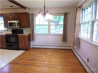 4th image of 160 Jonathan Dr