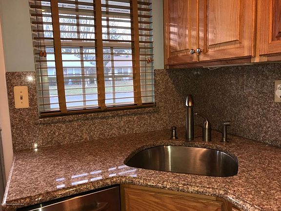 3rd image of 1095B Argyll Cir