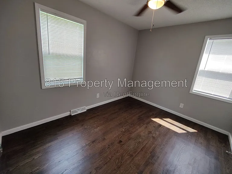 7941 NE San Rafael Dr — Photo 13