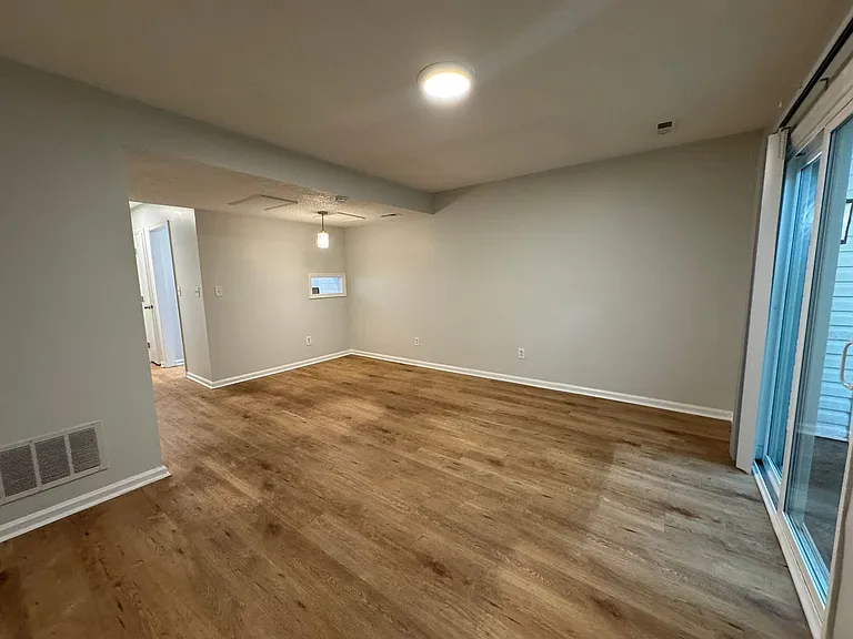 Mosby Townhouses - G — Photo 16