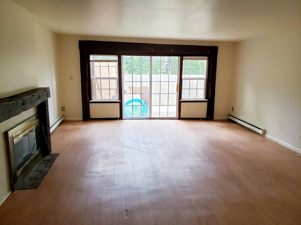 2nd image of 535 Brighton St