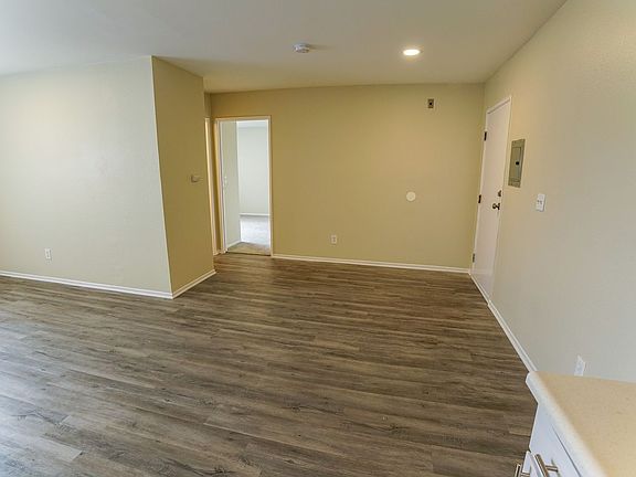 4th image of 238 S Serrano Ave #200