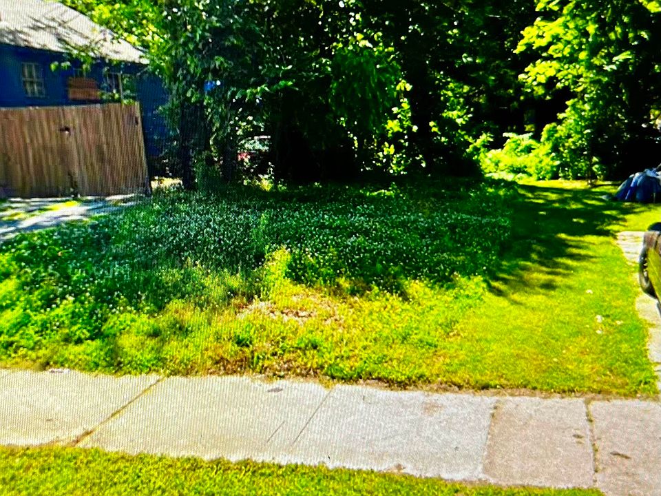 1st image of 1297 College St Lot 74