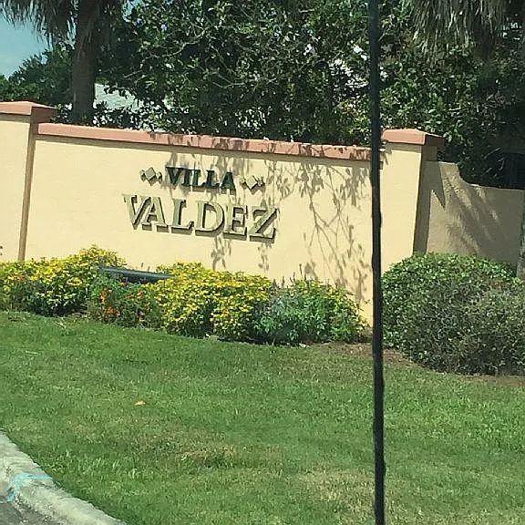 733 Villita Ln — Photo 2