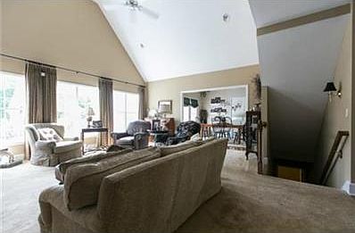 4th image of 25234 Crestview Dr