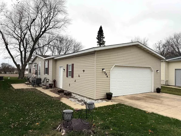 304 Elder Ln, Belvidere, IL 61008