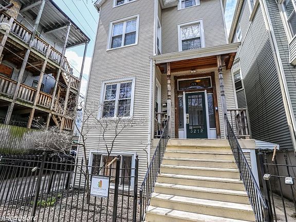 3rd image of 3212 N Kenmore Ave #1225
