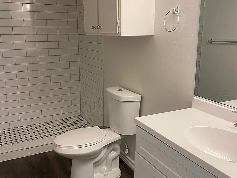 2401 Leon St #206 — Photo 7
