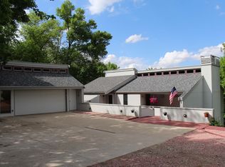 921 38th St, Sioux City, IA 51104