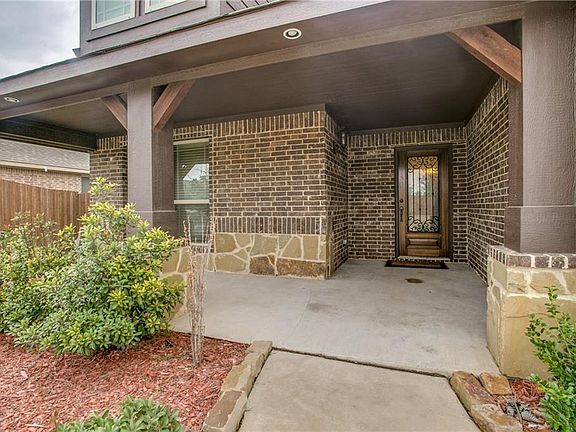 3rd image of 1302 Lacey Oak Dr