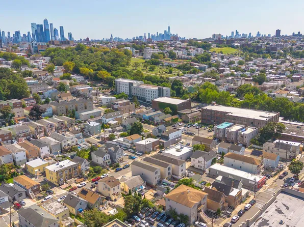 5207 Grand Avenue image 9 of 10