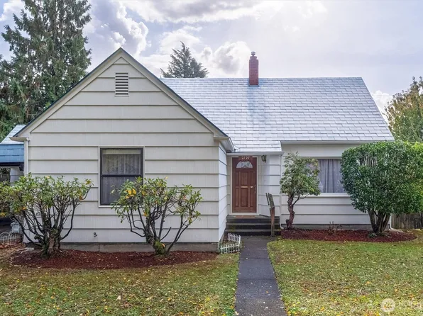 2727 Hemlock Street, Longview, WA 98632