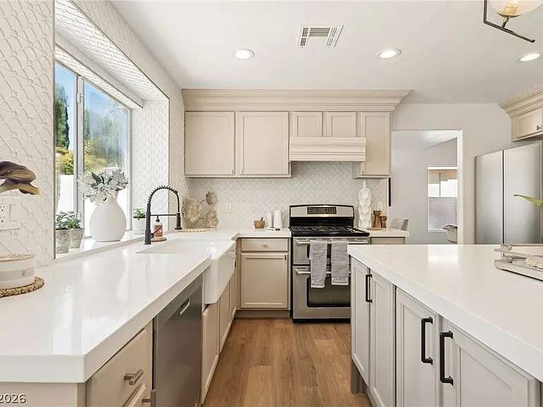 7825 Desert Bell Ave — Photo 14
