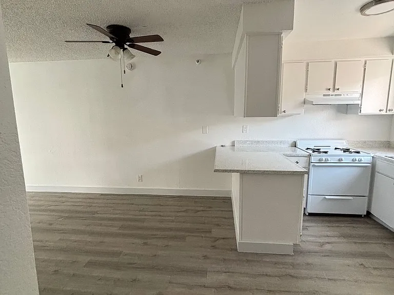 Welcome to 12909 Cordary Ave Comfort & Convenience in the Heart of Hawthorne! — Photo 13
