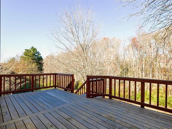 3rd image of 216 Overlook Ct