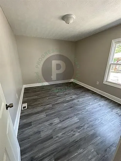 3204 West 73rd Street - Downstairs — Photo 16
