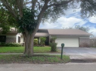 4008 W Sailboat Dr, Cooper City, FL 33026