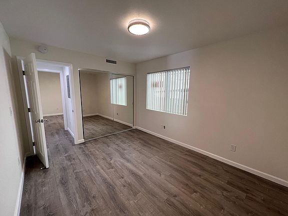 5th image of 6064 Whitsett Ave #102