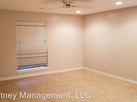 5th image of 9915 Valley Lake Dr