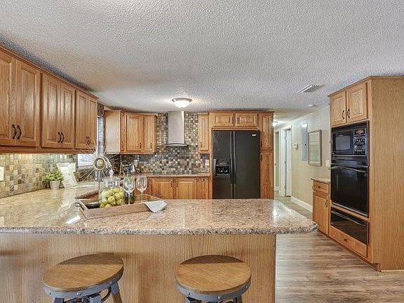 5th image of 1204 E Knollwood St