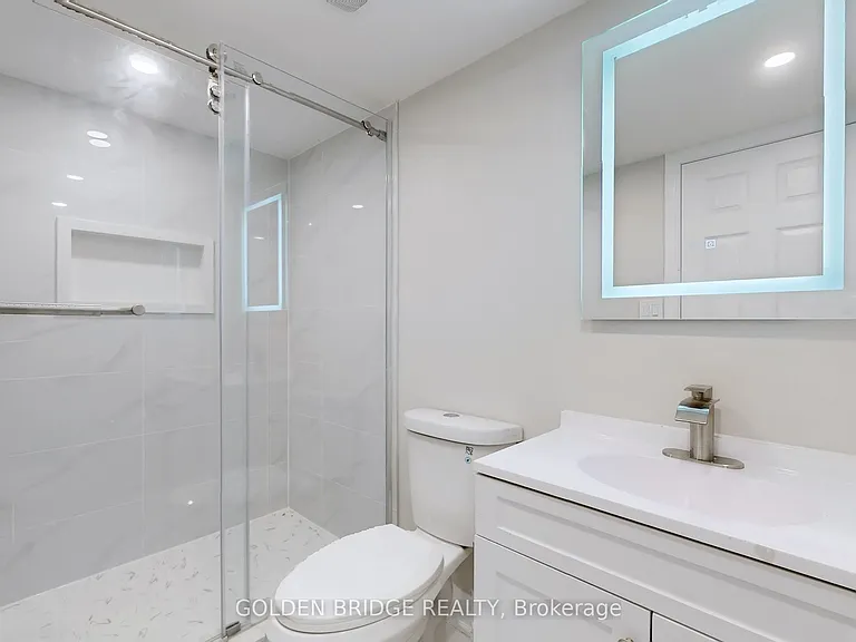438 Centre St E — Photo 23