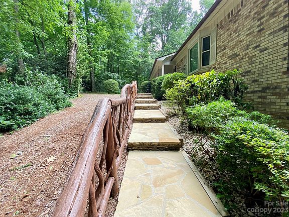 3rd image of 101 Crown Ln
