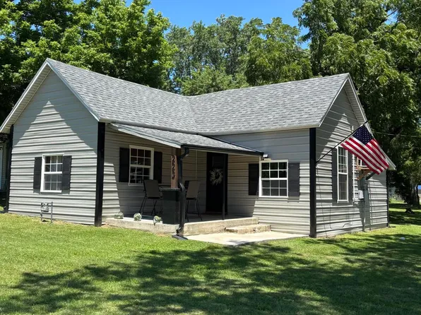 223 E Cleveland Avenue, Walnut Grove, MO 65770