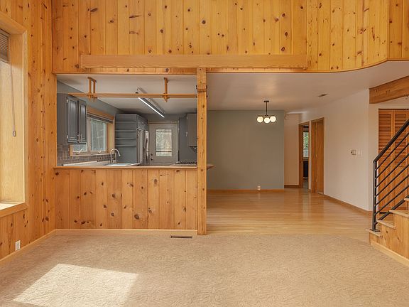 4th image of 1499 Golden View Dr