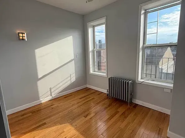 89 Verona Street image 8 of 10