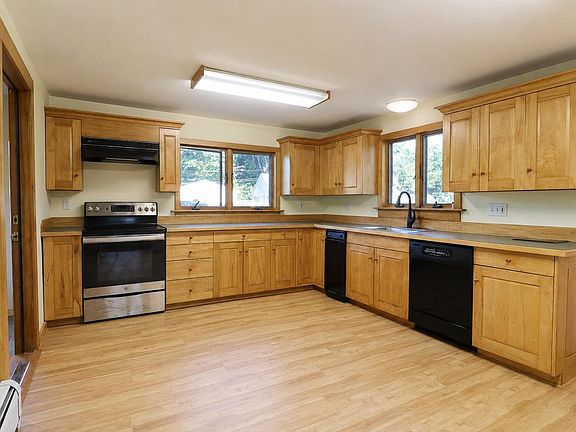4th image of 167 Chestnut Street