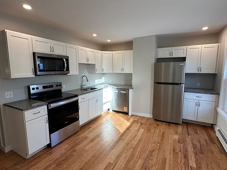 7 Oak St #1 — Photo 1