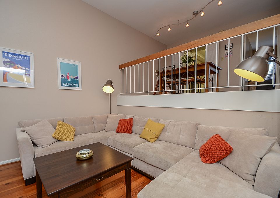 2nd image of 216 Stratford St APT 1
