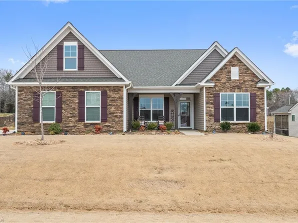 130 Park Place Cir, Winston Salem, NC 27107