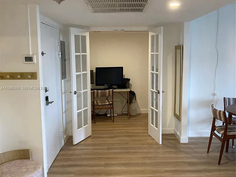 5401 Collins Ave #320 — Photo 40